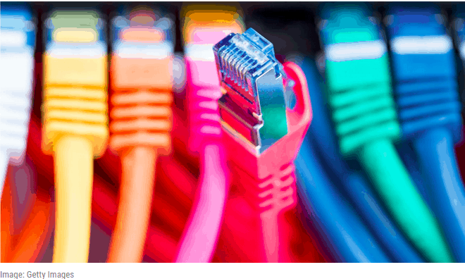 cabos de internet coloridos