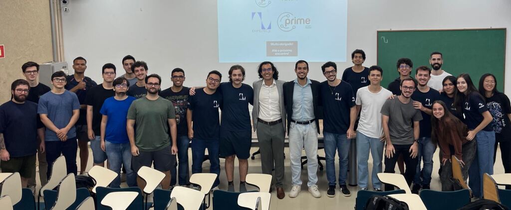 Prime Smart House e alunos da UFSCar após palestra sobre casa inteligente