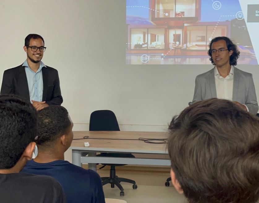 Leonardo e Guilherme da Prime Smart House falam para alunos na UFSCar