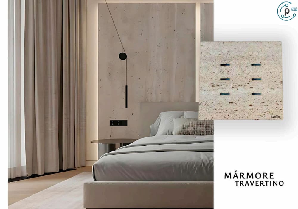 Interruptor com acabamento em mármore travertino instalado em quarto elegante com iluminação suave.