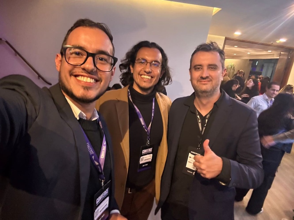Leonardo e Guilherme da Prime Smart House com Gabriel Rodrigues, CEO da Auvo, no Converge 2025

