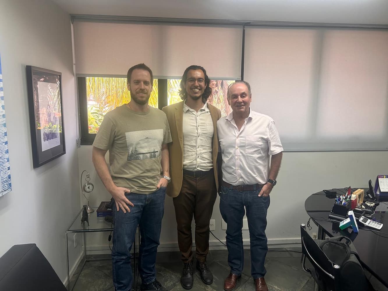 Leonardo da Prime Smart House com Fernando Junqueira e Bruno Boog da AEAARP em reunião institucional em Ribeirão Preto.